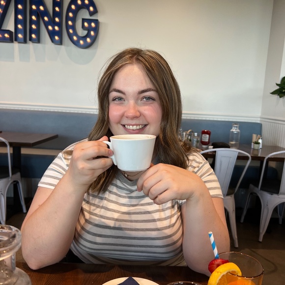 Meet your Posher, Hanna - Picture 1 of 5